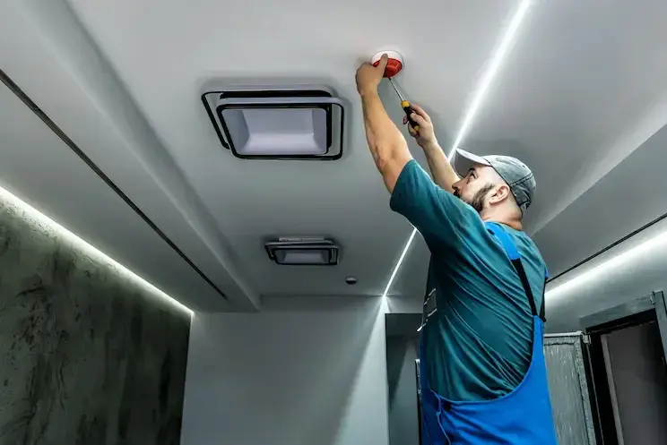 Installazione di illuminazione a LED in un ambiente domestico a Bergamo