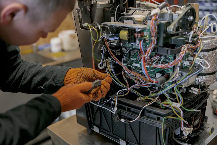 Sostituzione di prese e interruttori elettrici in un impianto civile